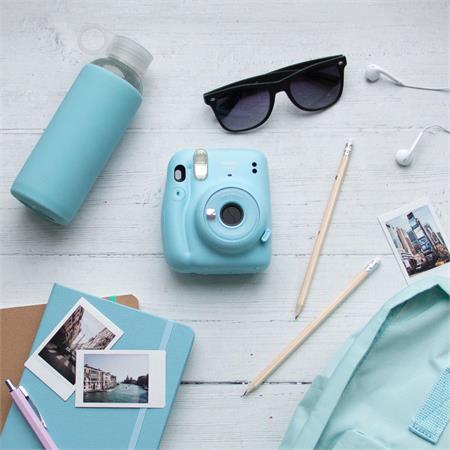 instax-mini11-_0020_4mini11lifestyle.jpg