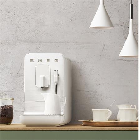 beyaz-espresso-smeg.jpg