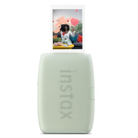 minilink3_0017_pnginstaxminilink3-promotionalimages-02sagegreen-withphoto_0062.jpg