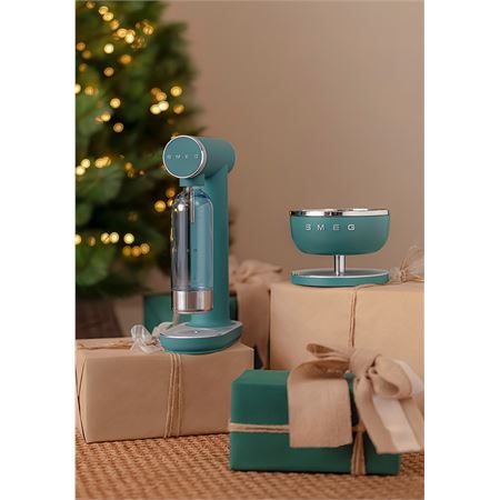 2025_christmas_skc01egm_lifestyle_620x886_l05.jpg