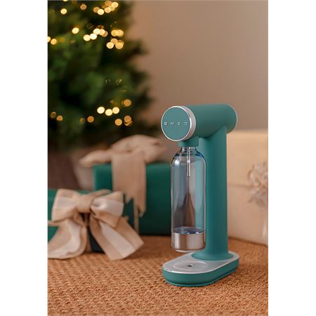 2025_christmas_skc01egm_lifestyle_620x886_l06.jpg