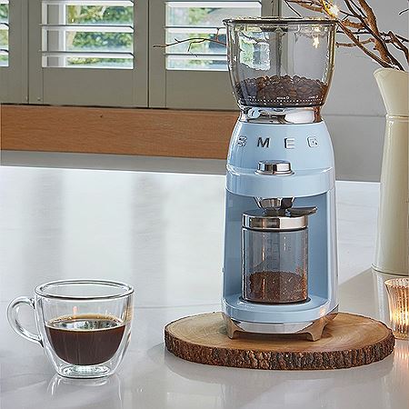 smeg-cgf11pbeu-mavi-kahve-ogutme-makinasi-6.jpg